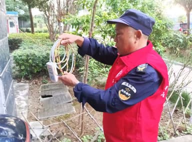 清除飞线隐患 守护楼道安全