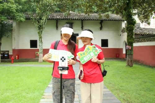 湘大学子化身“云端主播”,为文家市红添青春之翼