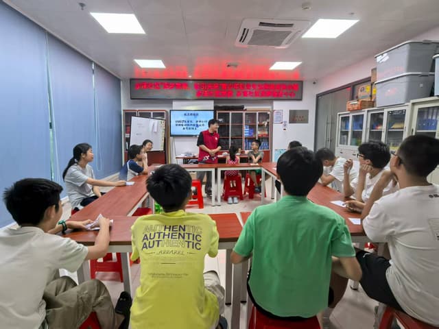 步涌社区：点燃青春梦想，启航职业未来 —— 青少年职业探索小组