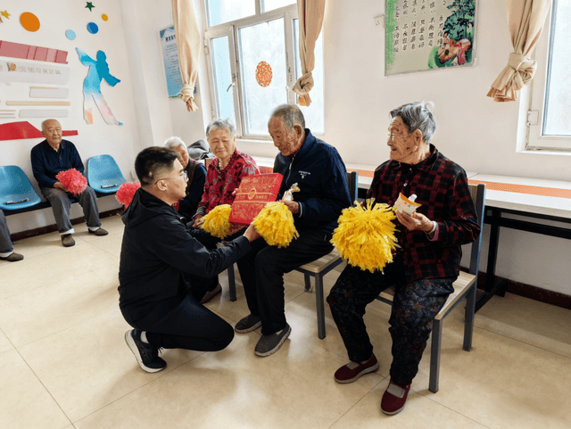 双节前夕送温情：一四四团一社区慰问行动暖人心