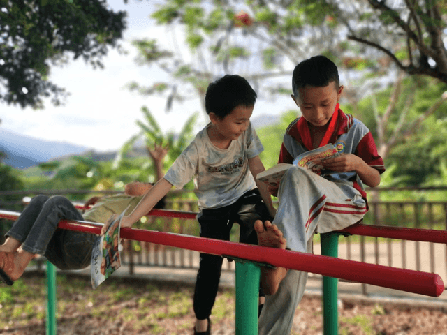 教育送读入校:校园是个小舞台,随性自然你做“主”